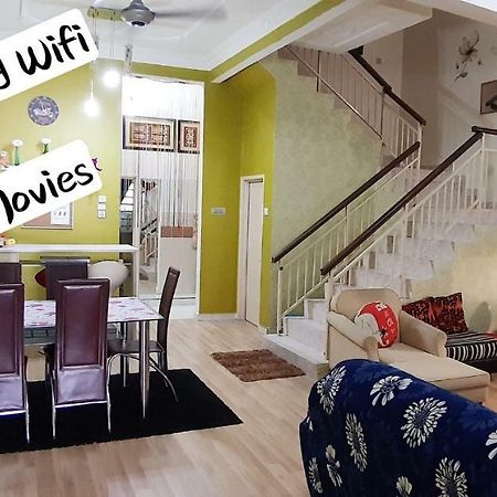E&A Homestay Klia/ Sepang/ Nilai Exteriör bild