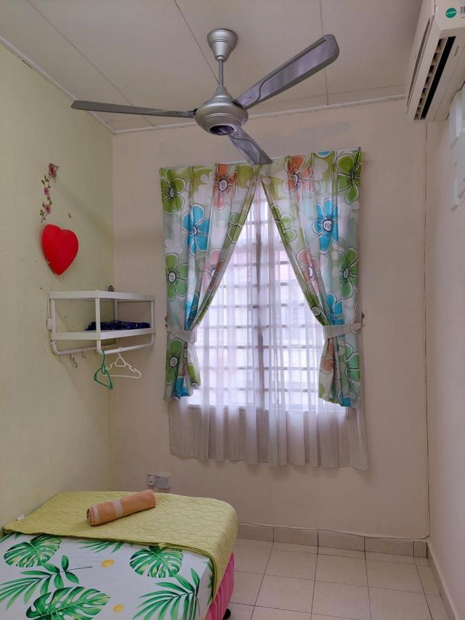 E&A Homestay Klia/ Sepang/ Nilai Exteriör bild