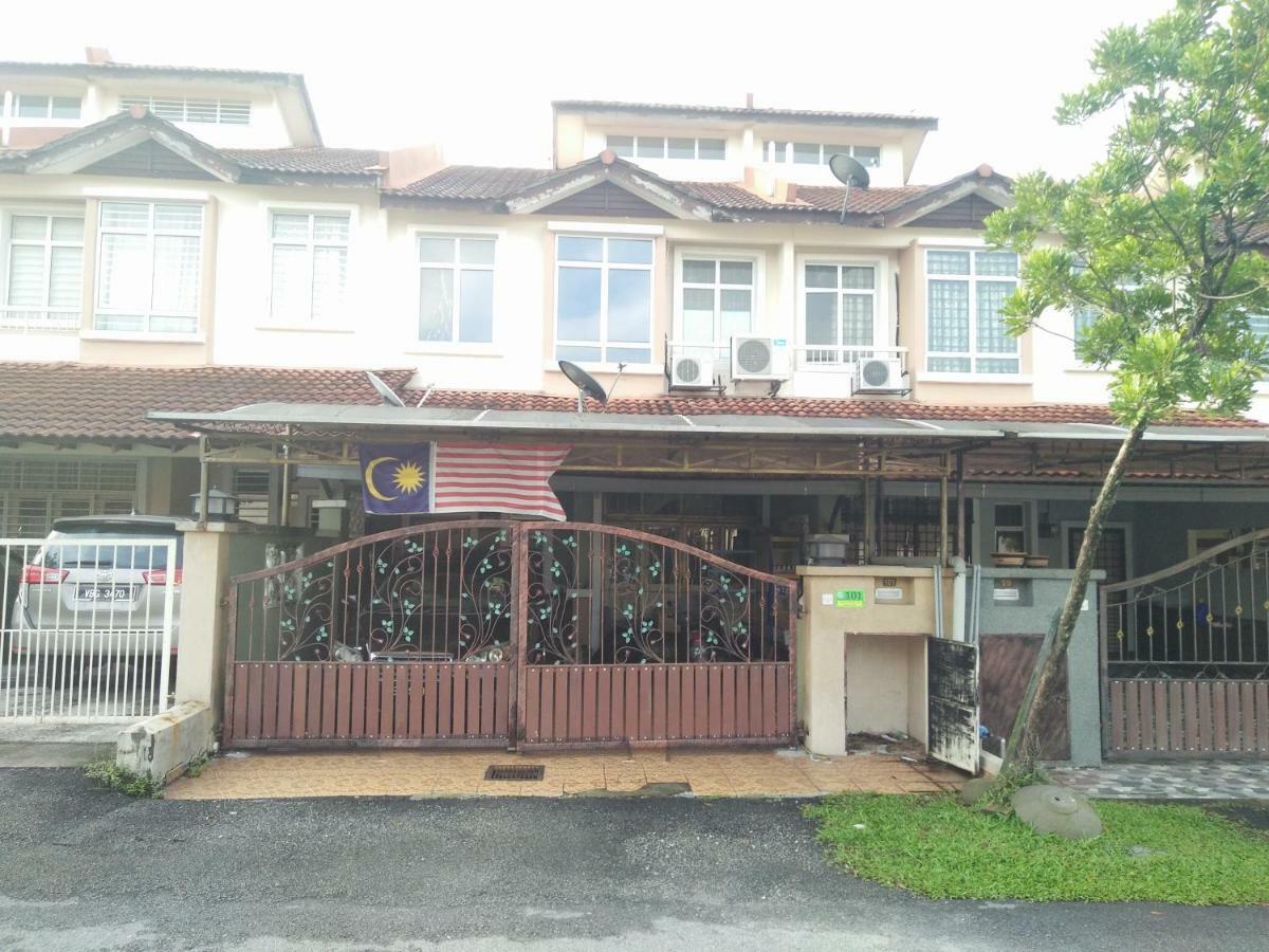E&A Homestay Klia/ Sepang/ Nilai Exteriör bild