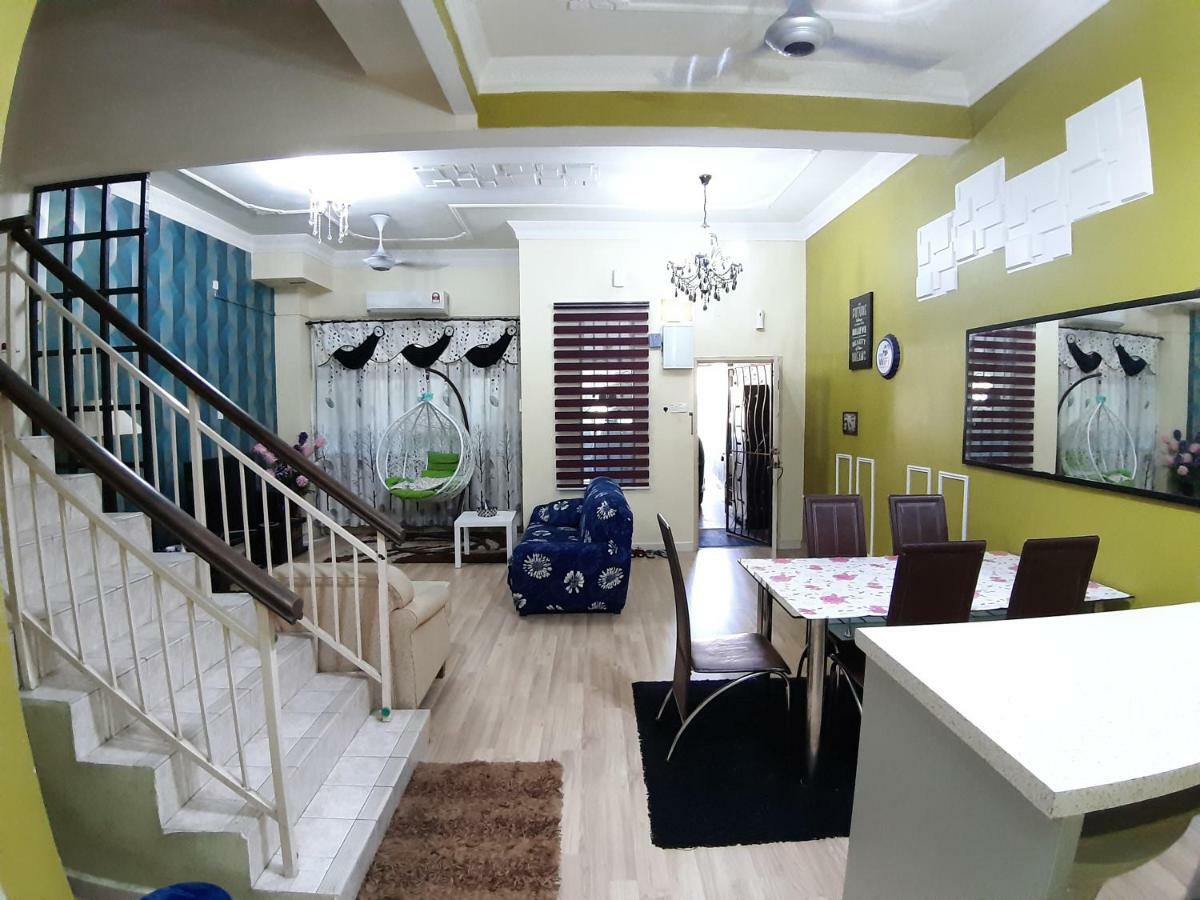 E&A Homestay Klia/ Sepang/ Nilai Exteriör bild